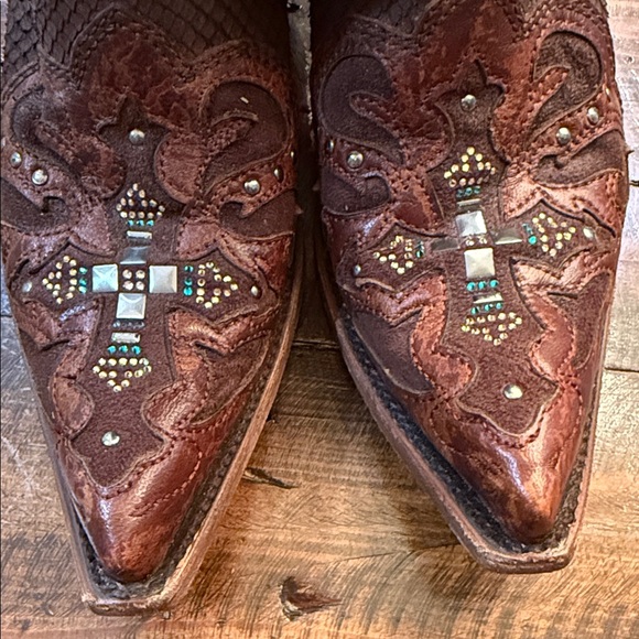 Corral Vintage Brown Western Cowboy Boots with Cross Design - Picture 8 of 8